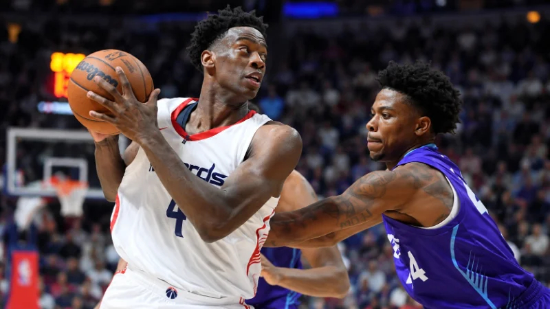 AJ Dybantsa reaching for a steal in his Wizards preseason debut