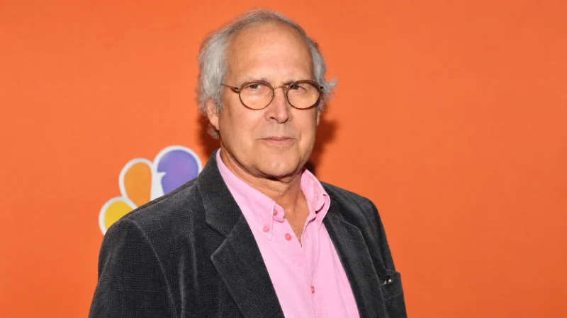 Chevy Chase on a golf course in the style of his early 1980s comedies