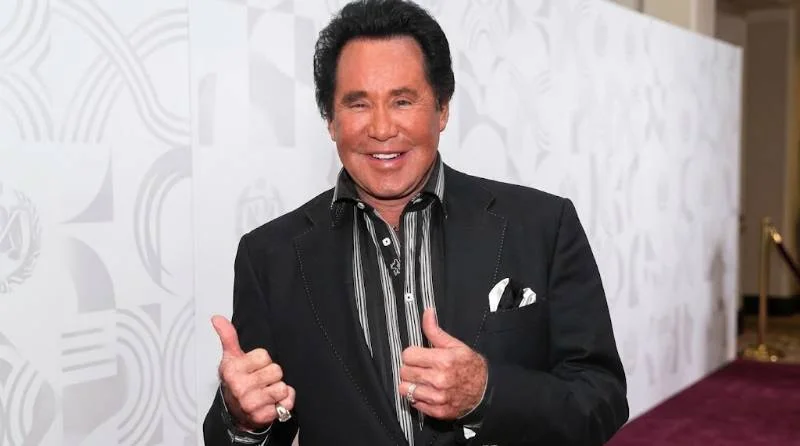 Wayne Newton playing fiddle during his Up Close and Personal show